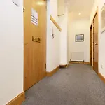 Joivy 3 Bed Flat In Old Town, Close To Grassmarket