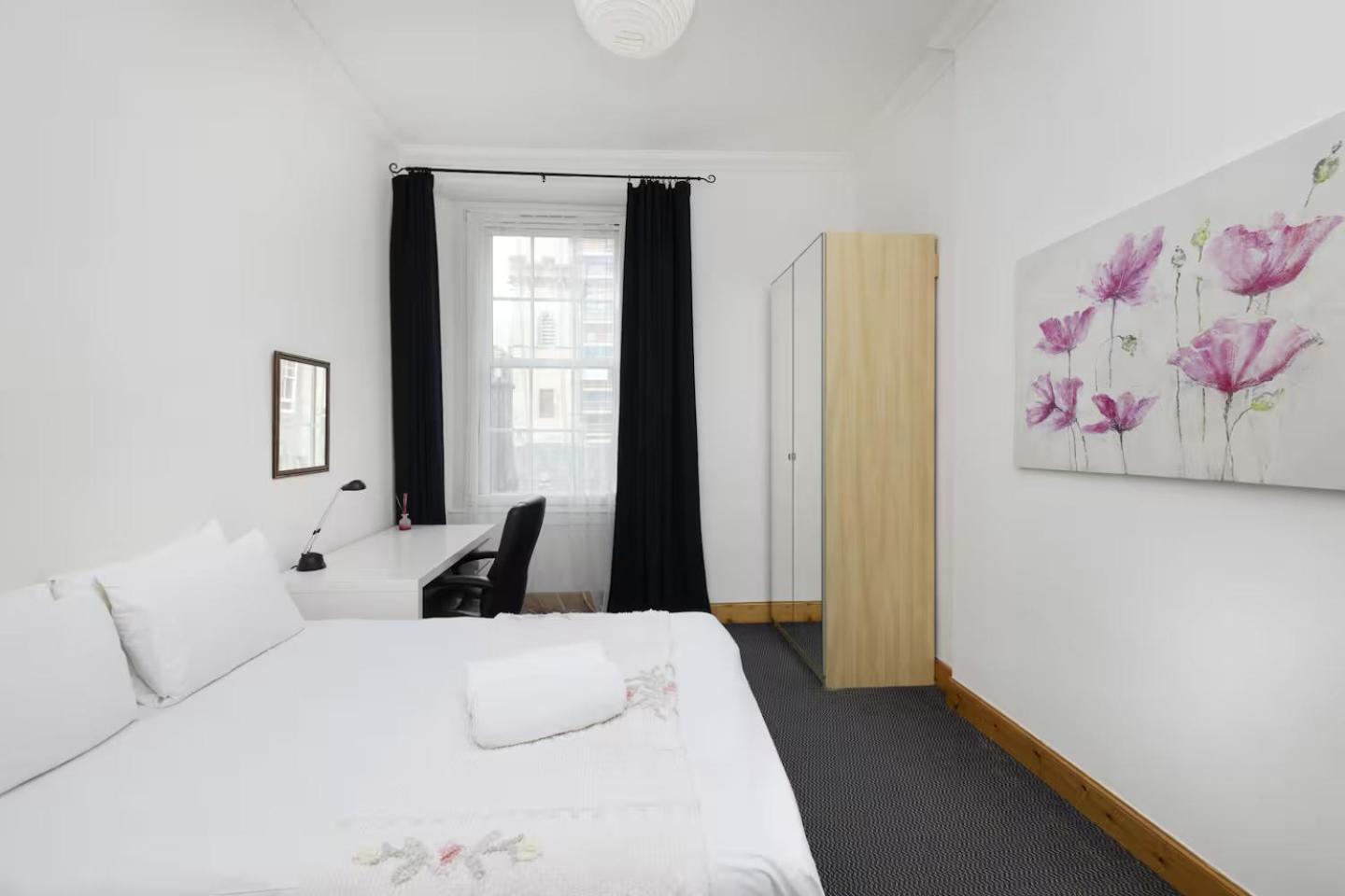 Joivy 3 Bed Flat In Old Town, Close To Grassmarket *