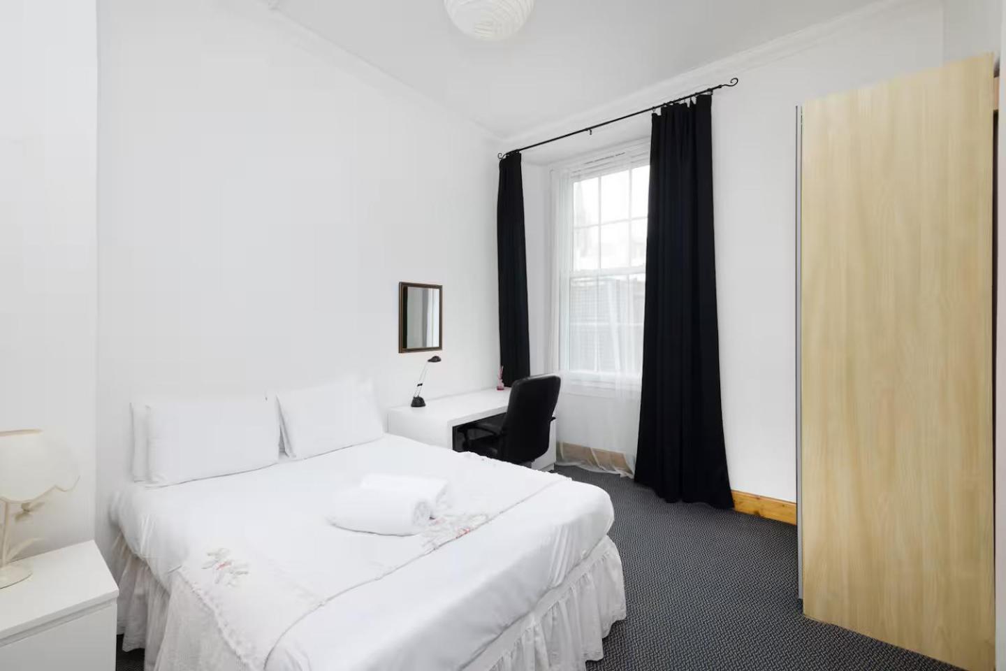Joivy 3 Bed Flat In Old Town, Close To Grassmarket *
