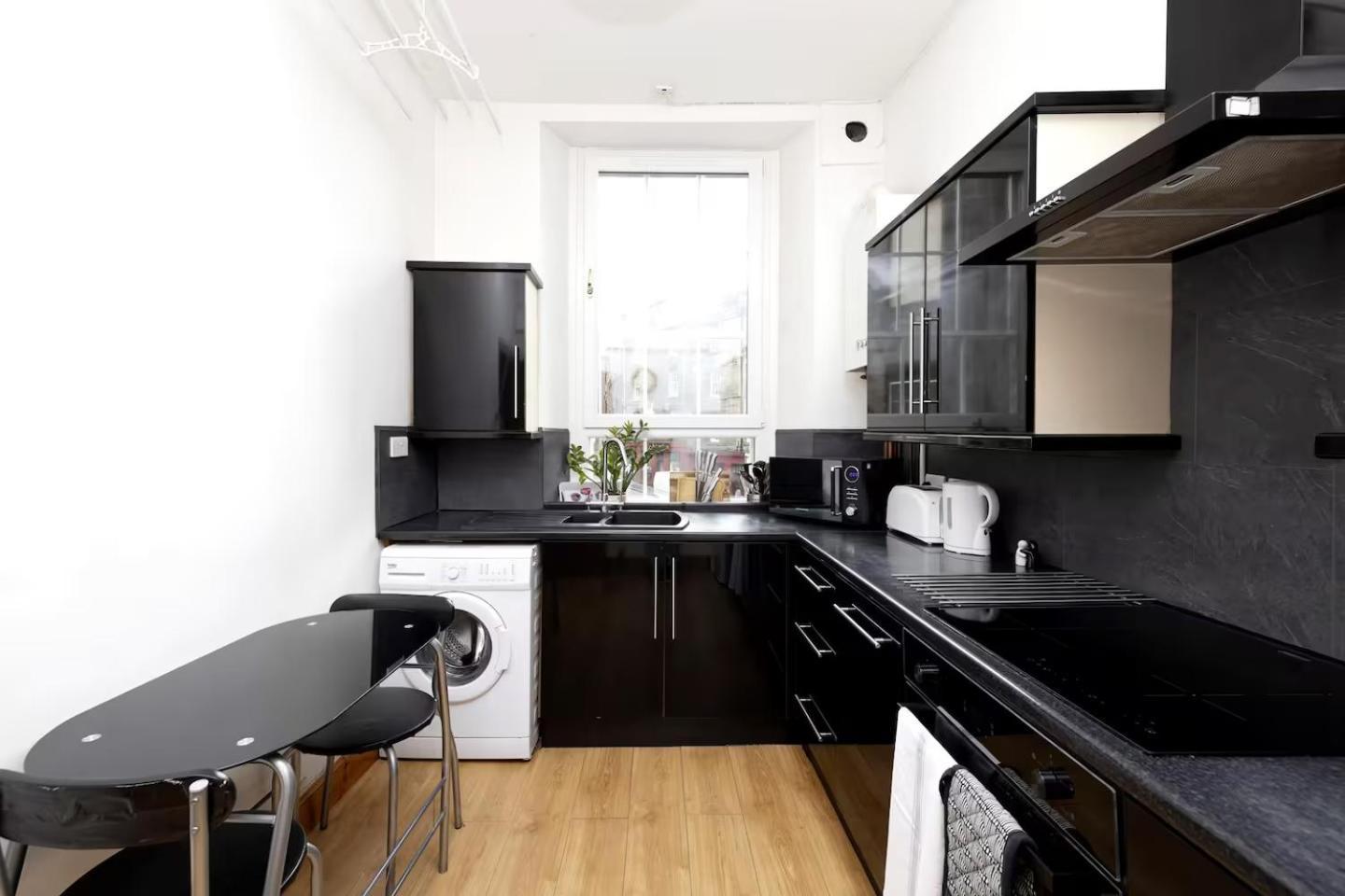 Joivy 3 Bed Flat In Old Town, Close To Grassmarket